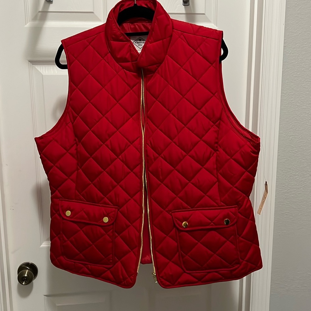 Red zip up quilted vest with gold detail